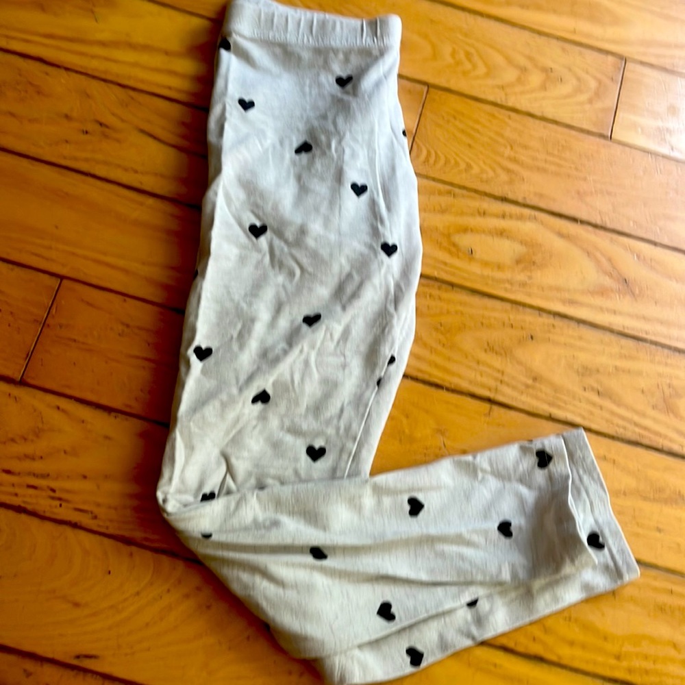 Cute white with black heart leggings (one stain)